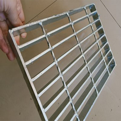 鋼格板在電廠平臺上起著主要的作用，為啥這么說呢？